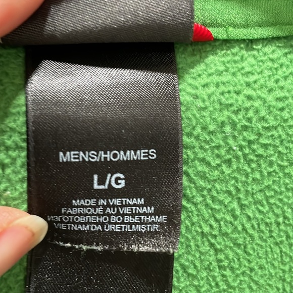 The North Face | Men's Green 1/4 Zip Lightweight Fleece Pullover - Picture 5 of 6